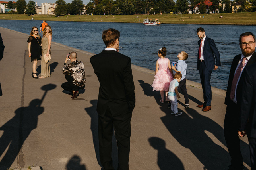 nietypowy ślub w Krakowie, fotografia ślubna Kraków, wesele w hotelu niebieskim w Krakowie, ślub na Skałce, rejs po wiśle