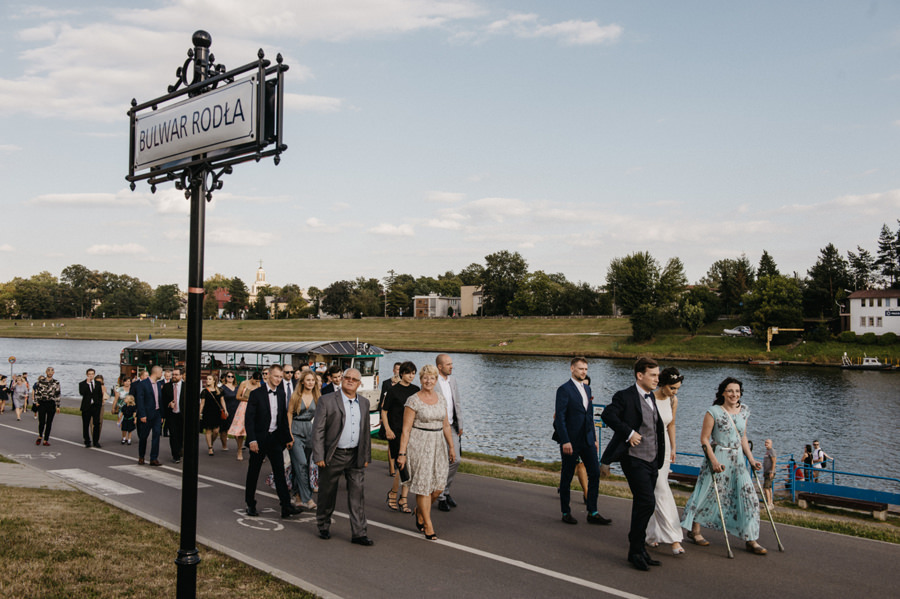 nietypowy ślub w Krakowie, fotografia ślubna Kraków, wesele w hotelu niebieskim w Krakowie, ślub na Skałce, rejs po wiśle
