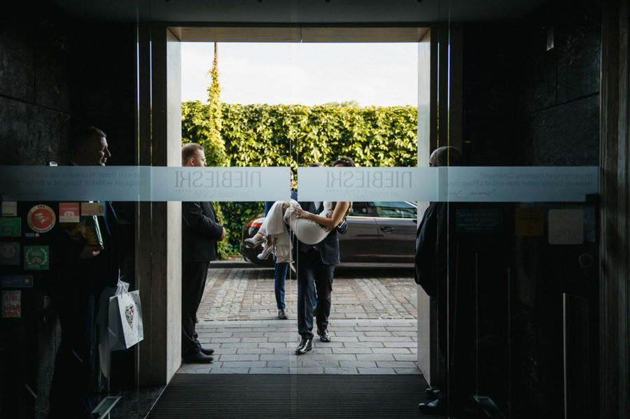 nietypowy ślub w Krakowie, fotografia ślubna Kraków, wesele w hotelu niebieskim w Krakowie, ślub na Skałce, rejs po wiśle