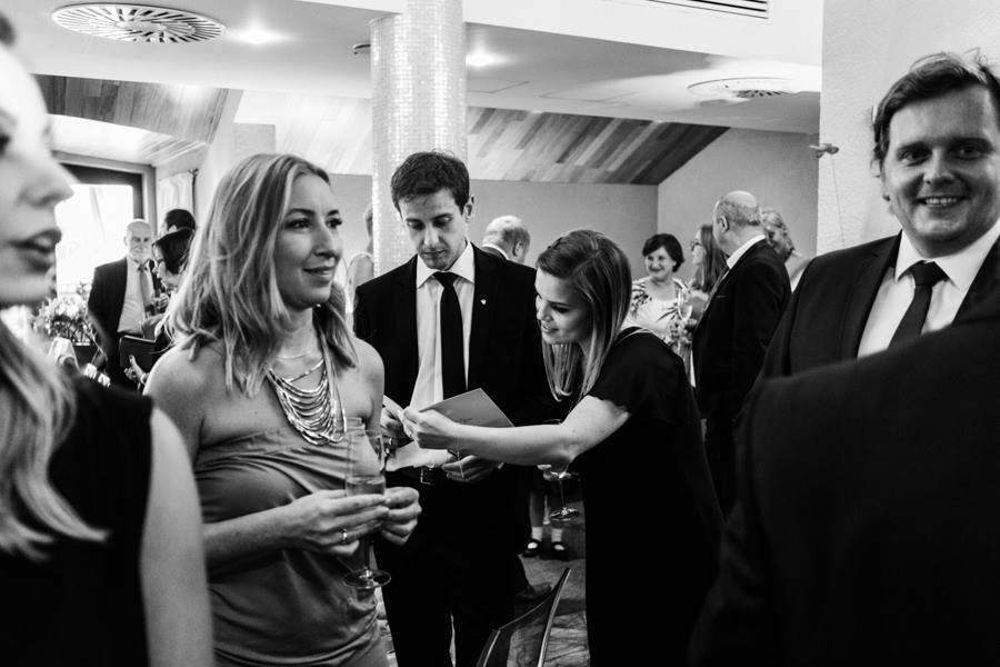 nietypowy ślub w Krakowie, fotografia ślubna Kraków, wesele w hotelu niebieskim w Krakowie, ślub na Skałce, rejs po wiśle