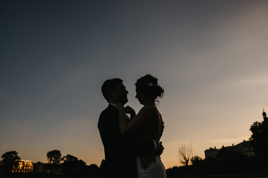 nietypowy ślub w Krakowie, fotografia ślubna Kraków, wesele w hotelu niebieskim w Krakowie, ślub na Skałce, rejs po wiśle