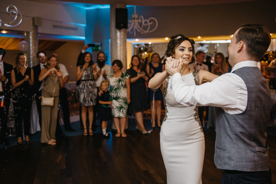 nietypowy ślub w Krakowie, fotografia ślubna Kraków, wesele w hotelu niebieskim w Krakowie, ślub na Skałce, rejs po wiśle