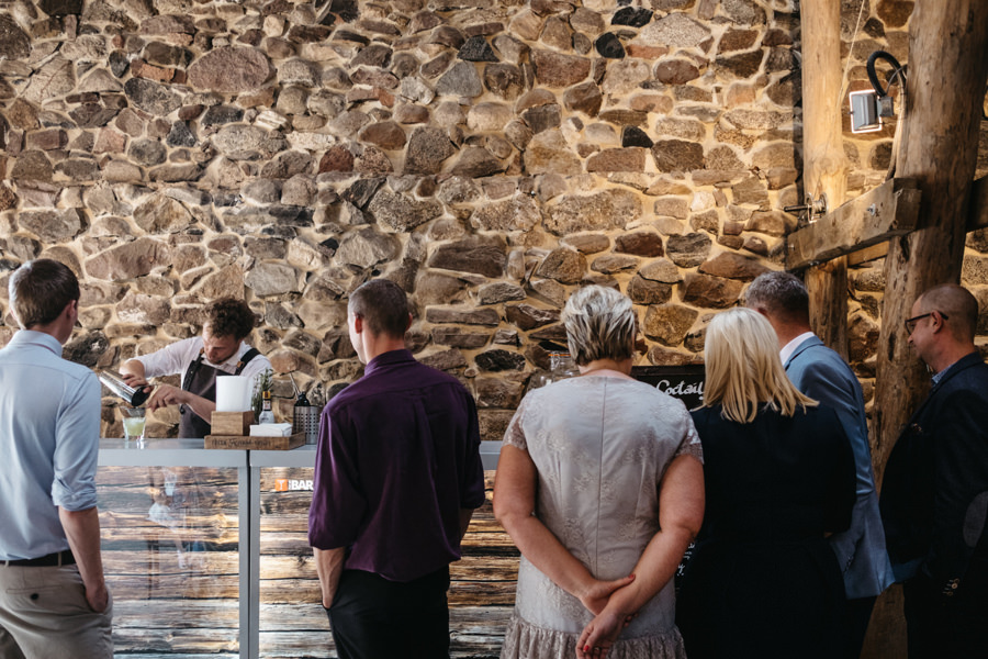 folwark wąsowo, romantyczny ślub w plenerze, rustykalne wesele, wesele w stodole, ceremonia plenerowa, drink bar