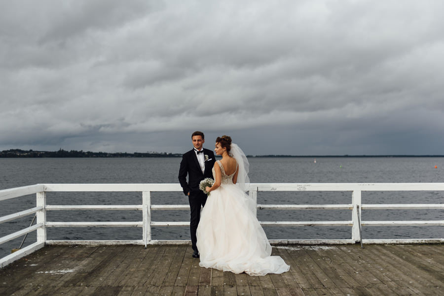 cegielnia rzucewo, ślub w plenerze, rustykalne wesele, reportaż ślubny, nietypowe wesele, ślub rystukalny, lmfoto, wesele nad morzem, wyjąkowy ślub, wymarzony ślub w polsce, wesele w cegielni rzucewo