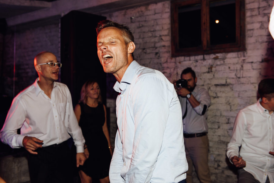 cegielnia rzucewo, ślub w plenerze, rustykalne wesele, reportaż ślubny, nietypowe wesele, ślub rystukalny, lmfoto, wesele nad morzem, wyjąkowy ślub, wymarzony ślub w polsce, wesele w cegielni rzucewo