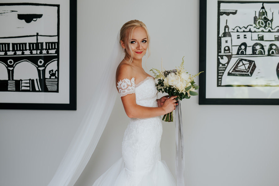 piękny portret panny młodej, dzień ślubu