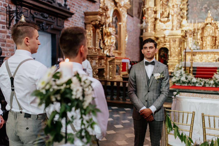 Pan Młody w oczekiwaniu na swoją narzeczoną, Kościół Bożego Ciałą w Krakowie, ślub