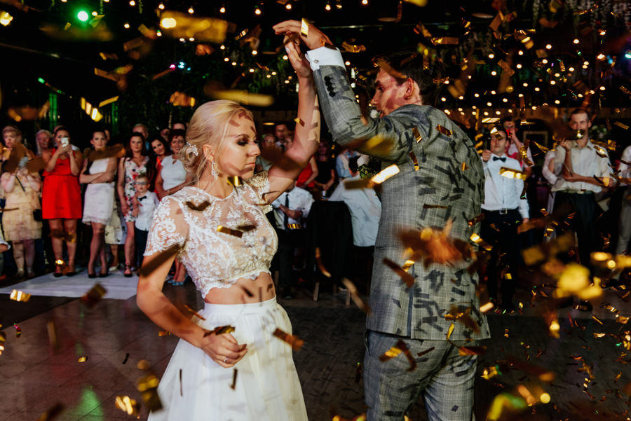 Pierwszy taniec, konfetti, decydujący moment