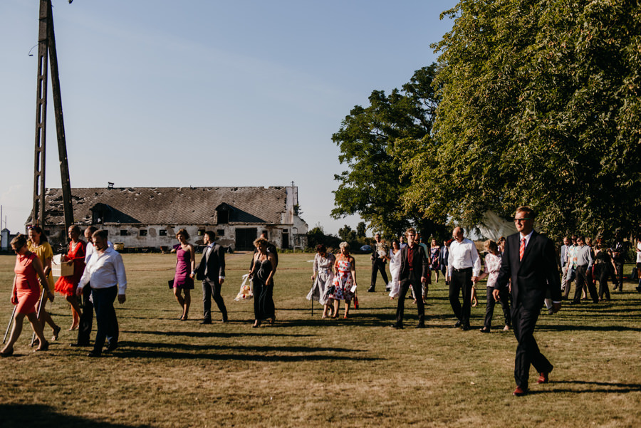 ceglarnia jarosławki, ślub w plenerze, wesele w stodole, rustykalne wesele, rustykalny ślub, lmfoto, wesele pod chmurką, castle party, wesele w plenerze, ślub plenerowy