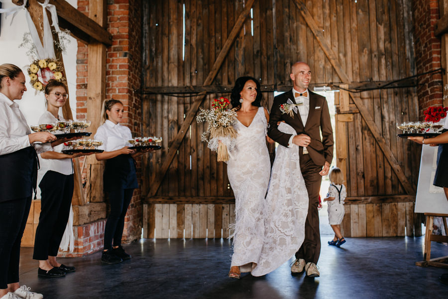 ceglarnia jarosławki, ślub w plenerze, wesele w stodole, rustykalne wesele, rustykalny ślub, lmfoto, wesele pod chmurką, castle party, wesele w plenerze, ślub plenerowy