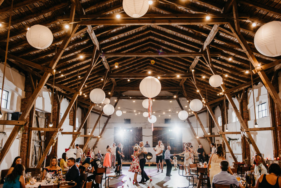 ceglarnia jarosławki, ślub w plenerze, wesele w stodole, rustykalne wesele, rustykalny ślub, lmfoto, wesele pod chmurką, castle party, wesele w plenerze, ślub plenerowy
