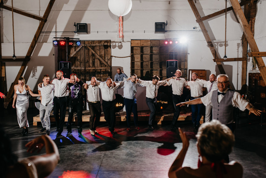 ceglarnia jarosławki, ślub w plenerze, wesele w stodole, rustykalne wesele, rustykalny ślub, lmfoto, wesele pod chmurką, castle party, wesele w plenerze, ślub plenerowy