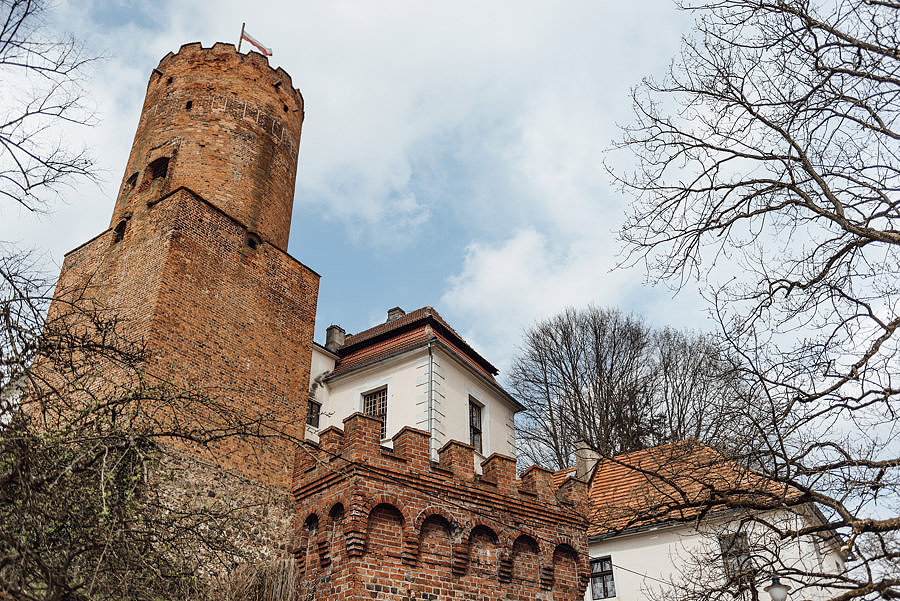 ślub na zamku, slub w plenerze, wesele na zamku, reportaz slubny, fotografia slubna, fotografa slubna warszawa, panna mloda, nietuzinkowy slub