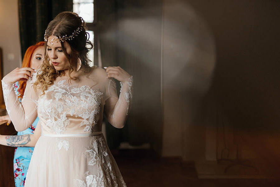 ślub na zamku, slub w plenerze, wesele na zamku, reportaz slubny, fotografia slubna, fotografa slubna warszawa, panna mloda, nietuzinkowy slub