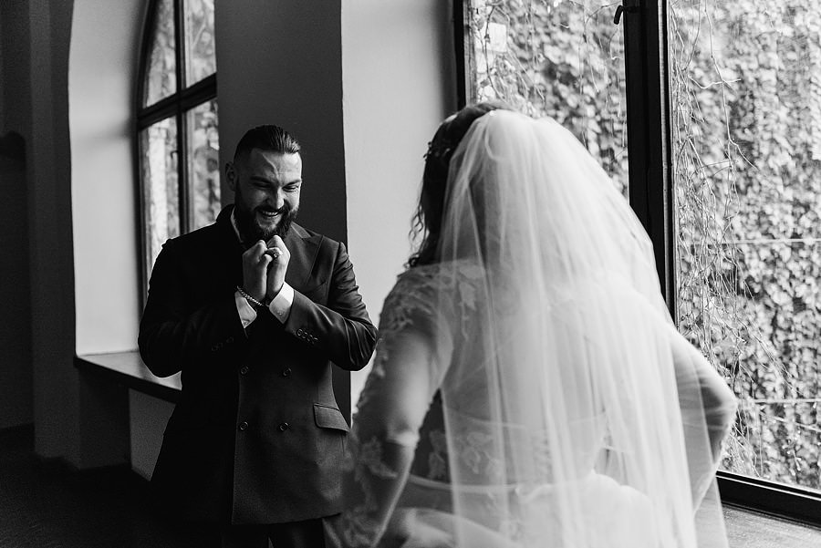 ślub na zamku, slub w plenerze, wesele na zamku, reportaz slubny, fotografia slubna, fotografa slubna warszawa, panna mloda, nietuzinkowy slub