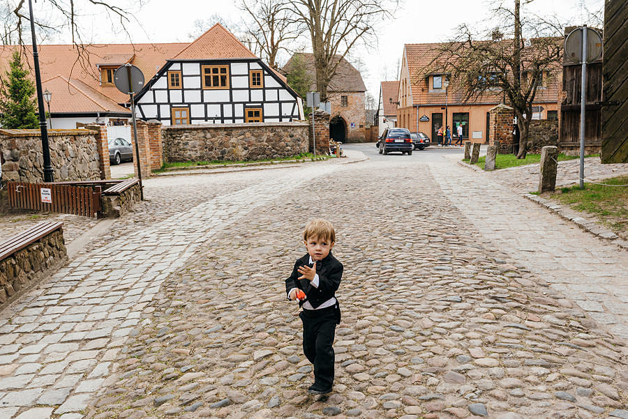 ślub na zamku, slub w plenerze, wesele na zamku, reportaz slubny, fotografia slubna, fotografa slubna warszawa, panna mloda, nietuzinkowy slub