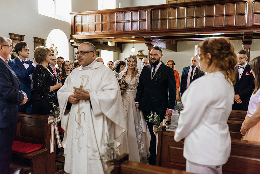 ślub na zamku, slub w plenerze, wesele na zamku, reportaz slubny, fotografia slubna, fotografa slubna warszawa, panna mloda, nietuzinkowy slub