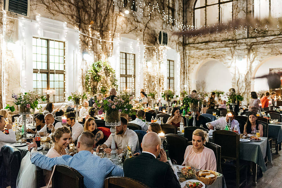 ślub na zamku, slub w plenerze, wesele na zamku, reportaz slubny, fotografia slubna, fotografa slubna warszawa, panna mloda, nietuzinkowy slub