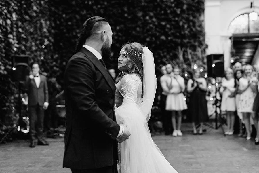 ślub na zamku, slub w plenerze, wesele na zamku, reportaz slubny, fotografia slubna, fotografa slubna warszawa, panna mloda, nietuzinkowy slub