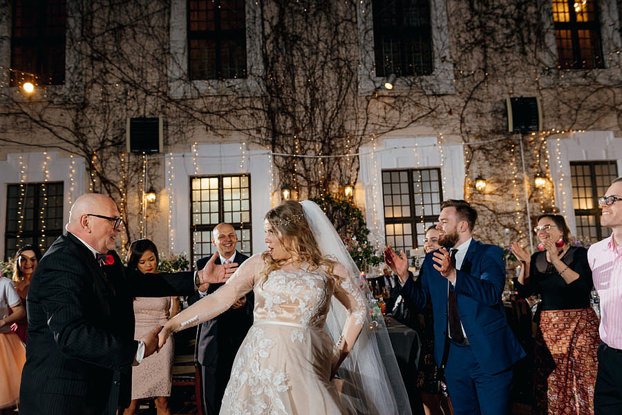 ślub na zamku, slub w plenerze, wesele na zamku, reportaz slubny, fotografia slubna, fotografa slubna warszawa, panna mloda, nietuzinkowy slub