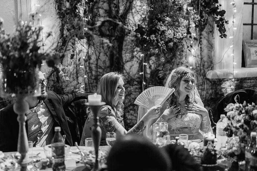 ślub na zamku, slub w plenerze, wesele na zamku, reportaz slubny, fotografia slubna, fotografa slubna warszawa, panna mloda, nietuzinkowy slub