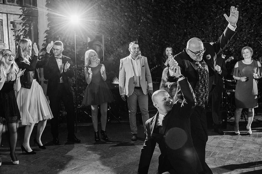 ślub na zamku, slub w plenerze, wesele na zamku, reportaz slubny, fotografia slubna, fotografa slubna warszawa, panna mloda, nietuzinkowy slub