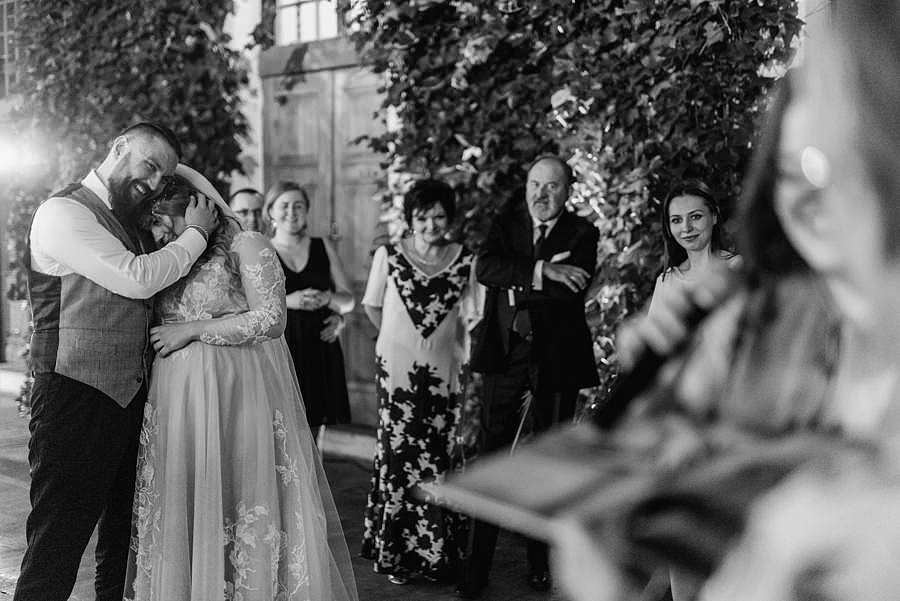 ślub na zamku, slub w plenerze, wesele na zamku, reportaz slubny, fotografia slubna, fotografa slubna warszawa, panna mloda, nietuzinkowy slub