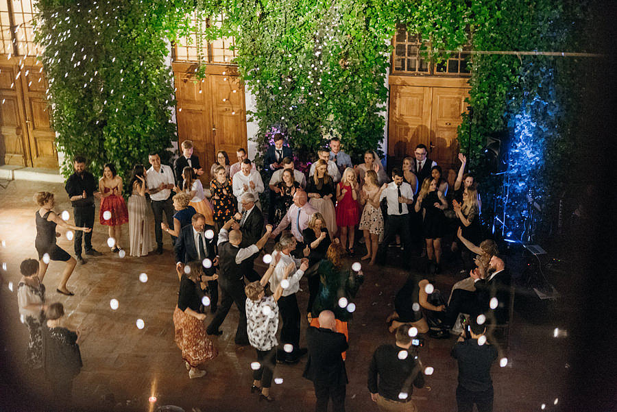 ślub na zamku, slub w plenerze, wesele na zamku, reportaz slubny, fotografia slubna, fotografa slubna warszawa, panna mloda, nietuzinkowy slub