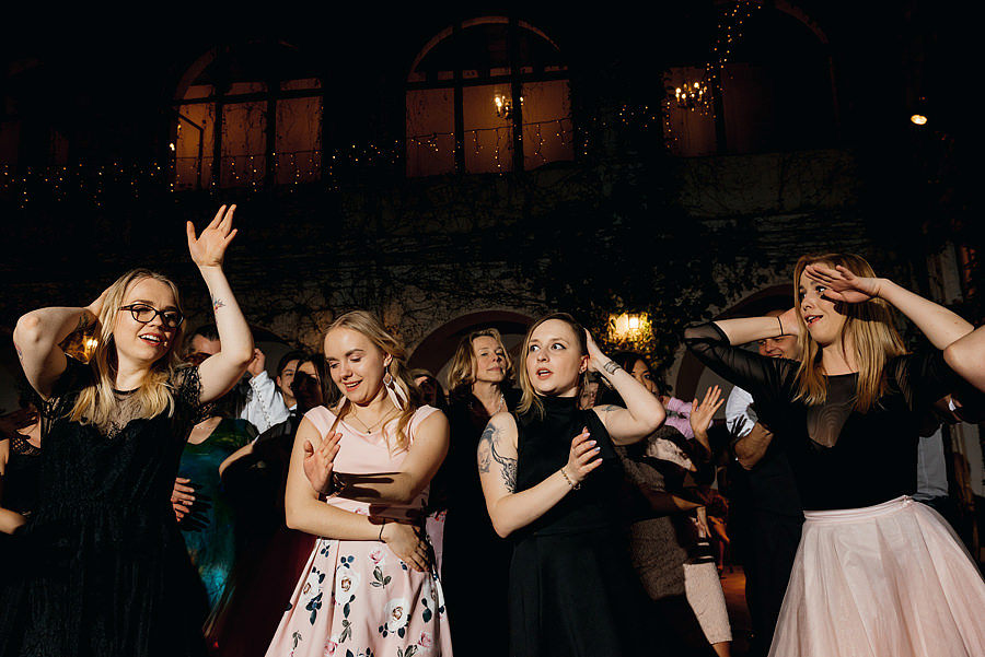 ślub na zamku, slub w plenerze, wesele na zamku, reportaz slubny, fotografia slubna, fotografa slubna warszawa, panna mloda, nietuzinkowy slub