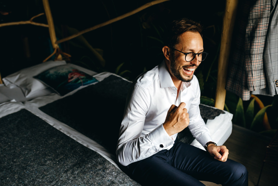 przygotowania pana młodego, pozytywna energia, stodoła wszystkich świętych