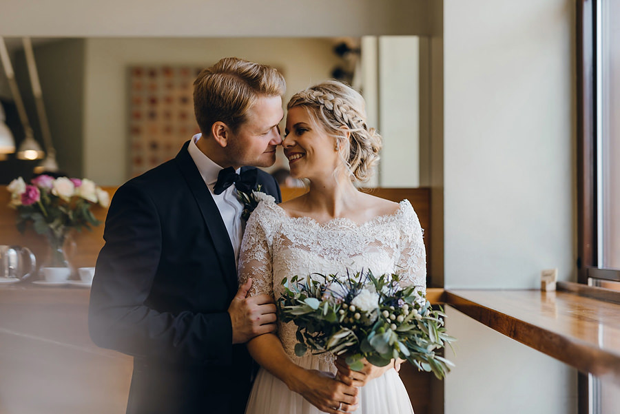 ślub w Norwegii, wesele w Norwegii, ślub w starym kościele, fotografia ślubna Norwegia, zagraniczny ślub, ślub za granicą, lmfoto, zdjecia ślubne, zagraniczna para młoda