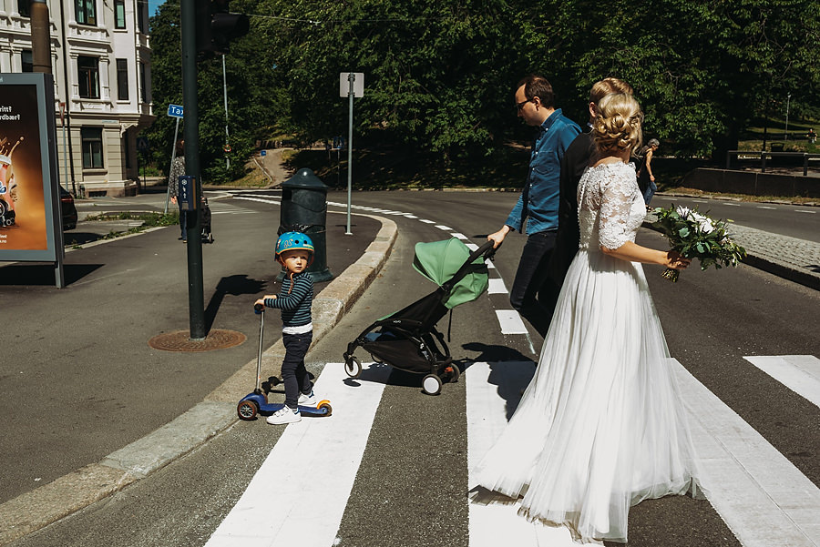 ślub w Norwegii, wesele w Norwegii, ślub w starym kościele, fotografia ślubna Norwegia, zagraniczny ślub, ślub za granicą, lmfoto, zdjecia ślubne, zagraniczna para młoda