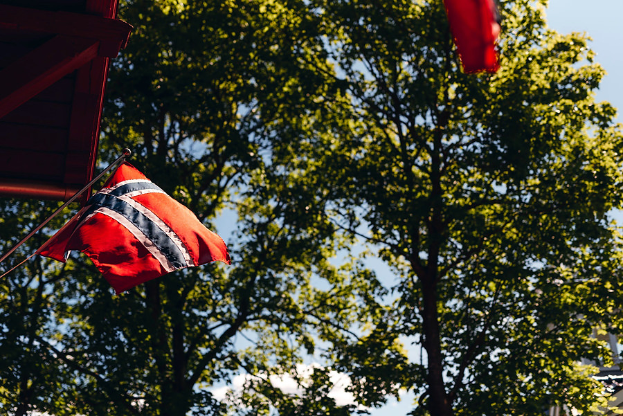 ślub w Norwegii, wesele w Norwegii, ślub w starym kościele, fotografia ślubna Norwegia, zagraniczny ślub, ślub za granicą, lmfoto, zdjecia ślubne, zagraniczna para młoda