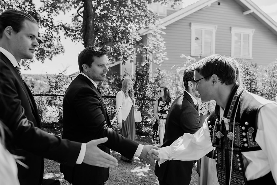 ślub w Norwegii, wesele w Norwegii, ślub w starym kościele, fotografia ślubna Norwegia, zagraniczny ślub, ślub za granicą, lmfoto, zdjecia ślubne, zagraniczna para młoda