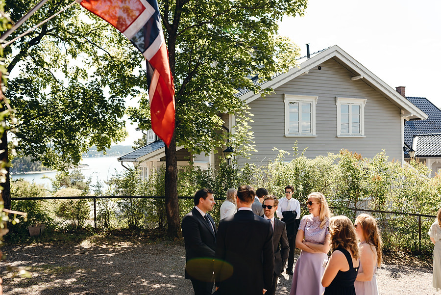 ślub w Norwegii, wesele w Norwegii, ślub w starym kościele, fotografia ślubna Norwegia, zagraniczny ślub, ślub za granicą, lmfoto, zdjecia ślubne, zagraniczna para młoda