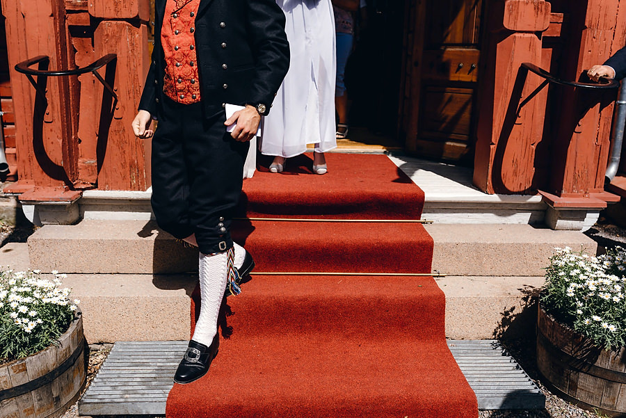 ślub w Norwegii, wesele w Norwegii, ślub w starym kościele, fotografia ślubna Norwegia, zagraniczny ślub, ślub za granicą, lmfoto, zdjecia ślubne, zagraniczna para młoda