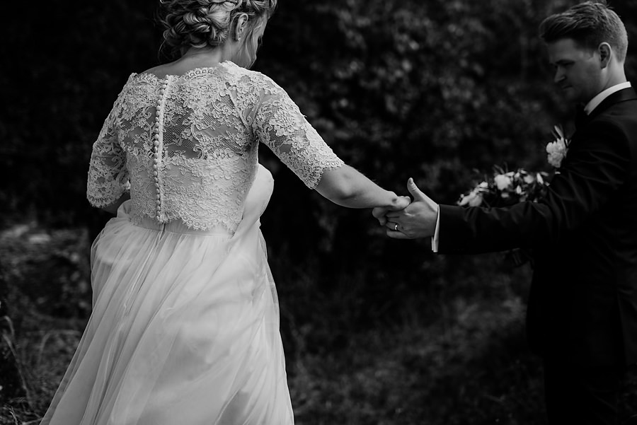 ślub w Norwegii, wesele w Norwegii, ślub w starym kościele, fotografia ślubna Norwegia, zagraniczny ślub, ślub za granicą, lmfoto, zdjecia ślubne, zagraniczna para młoda