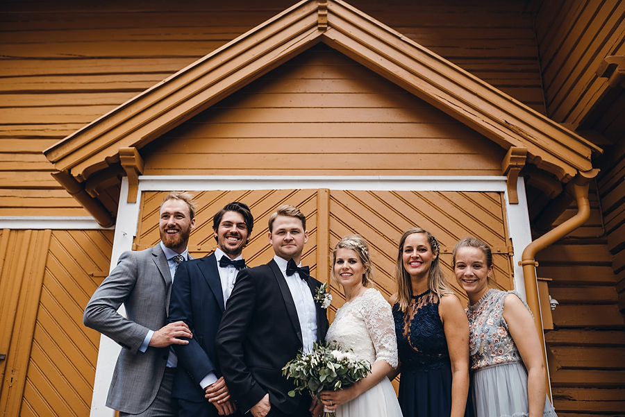 ślub w Norwegii, wesele w Norwegii, ślub w starym kościele, fotografia ślubna Norwegia, zagraniczny ślub, ślub za granicą, lmfoto, zdjecia ślubne, zagraniczna para młoda