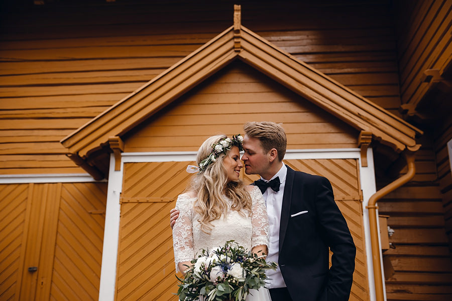 ślub w Norwegii, wesele w Norwegii, ślub w starym kościele, fotografia ślubna Norwegia, zagraniczny ślub, ślub za granicą, lmfoto, zdjecia ślubne, zagraniczna para młoda