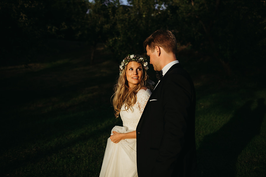 ślub w Norwegii, wesele w Norwegii, ślub w starym kościele, fotografia ślubna Norwegia, zagraniczny ślub, ślub za granicą, lmfoto, zdjecia ślubne, zagraniczna para młoda