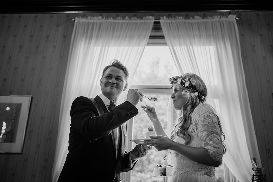 ślub w Norwegii, wesele w Norwegii, ślub w starym kościele, fotografia ślubna Norwegia, zagraniczny ślub, ślub za granicą, lmfoto, zdjecia ślubne, zagraniczna para młoda