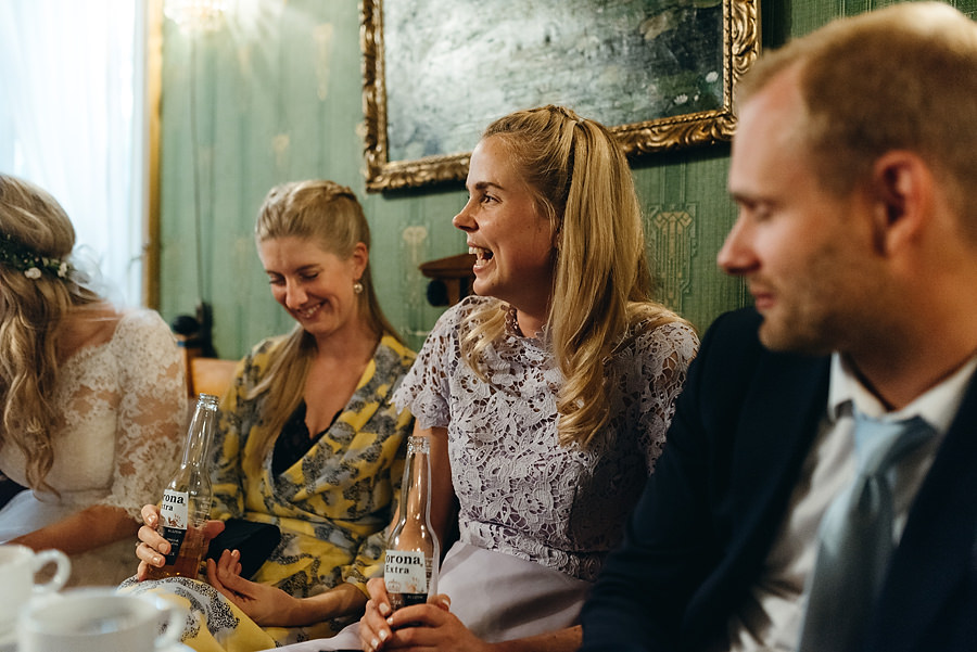 ślub w Norwegii, wesele w Norwegii, ślub w starym kościele, fotografia ślubna Norwegia, zagraniczny ślub, ślub za granicą, lmfoto, zdjecia ślubne, zagraniczna para młoda