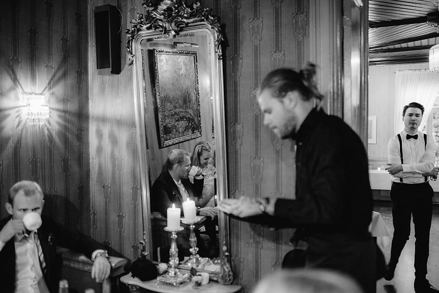 ślub w Norwegii, wesele w Norwegii, ślub w starym kościele, fotografia ślubna Norwegia, zagraniczny ślub, ślub za granicą, lmfoto, zdjecia ślubne, zagraniczna para młoda