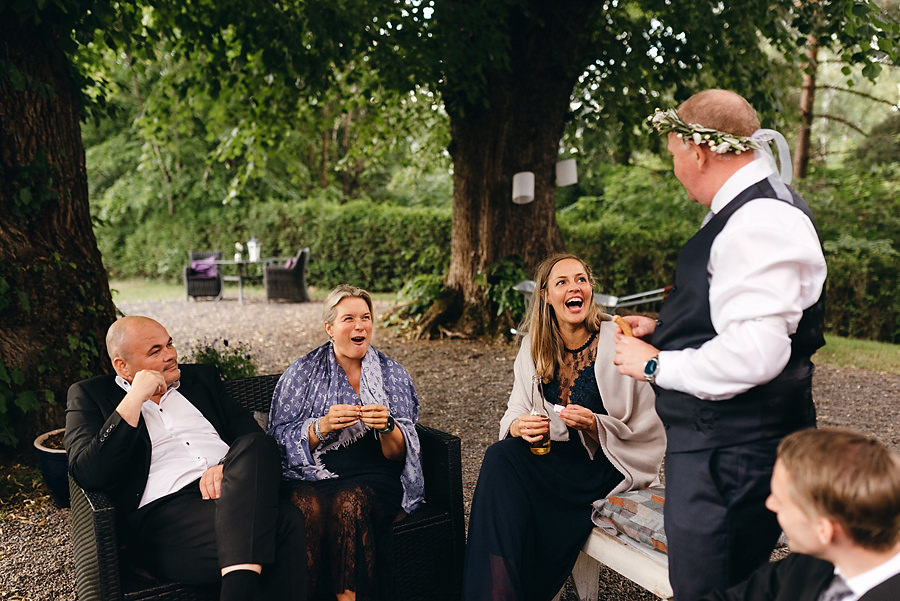 ślub w Norwegii, wesele w Norwegii, ślub w starym kościele, fotografia ślubna Norwegia, zagraniczny ślub, ślub za granicą, lmfoto, zdjecia ślubne, zagraniczna para młoda
