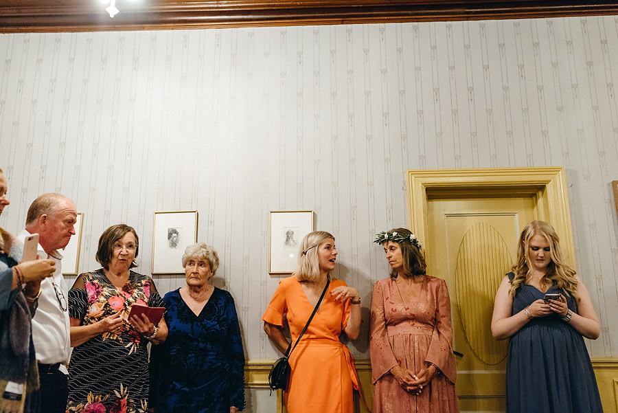 ślub w Norwegii, wesele w Norwegii, ślub w starym kościele, fotografia ślubna Norwegia, zagraniczny ślub, ślub za granicą, lmfoto, zdjecia ślubne, zagraniczna para młoda