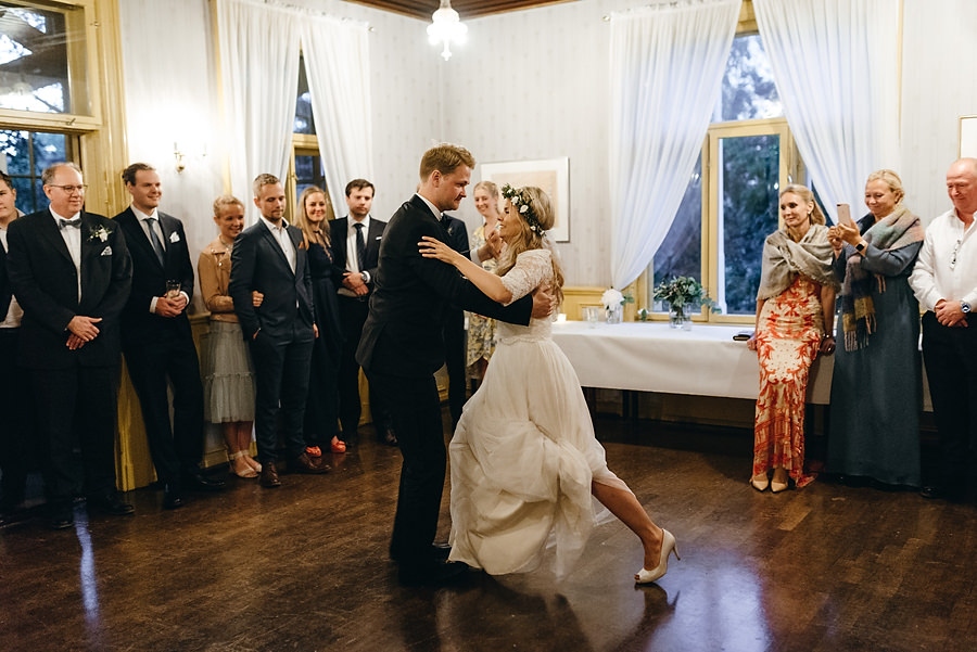 ślub w Norwegii, wesele w Norwegii, ślub w starym kościele, fotografia ślubna Norwegia, zagraniczny ślub, ślub za granicą, lmfoto, zdjecia ślubne, zagraniczna para młoda