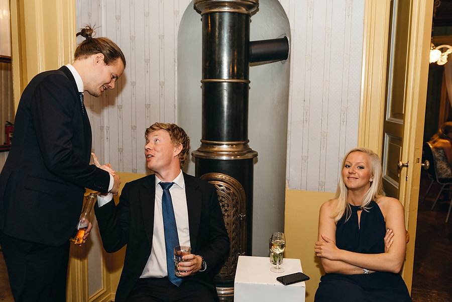 ślub w Norwegii, wesele w Norwegii, ślub w starym kościele, fotografia ślubna Norwegia, zagraniczny ślub, ślub za granicą, lmfoto, zdjecia ślubne, zagraniczna para młoda