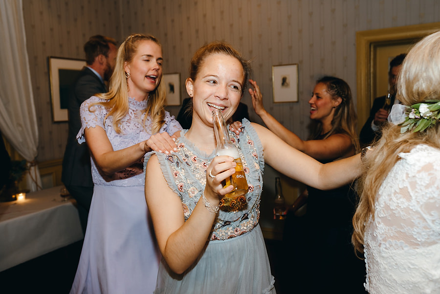 ślub w Norwegii, wesele w Norwegii, ślub w starym kościele, fotografia ślubna Norwegia, zagraniczny ślub, ślub za granicą, lmfoto, zdjecia ślubne, zagraniczna para młoda