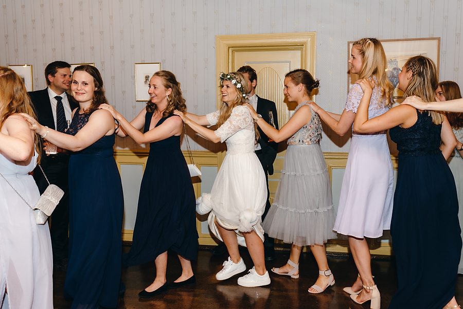 ślub w Norwegii, wesele w Norwegii, ślub w starym kościele, fotografia ślubna Norwegia, zagraniczny ślub, ślub za granicą, lmfoto, zdjecia ślubne, zagraniczna para młoda