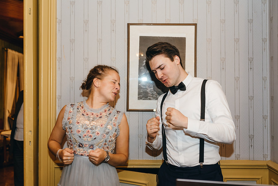 ślub w Norwegii, wesele w Norwegii, ślub w starym kościele, fotografia ślubna Norwegia, zagraniczny ślub, ślub za granicą, lmfoto, zdjecia ślubne, zagraniczna para młoda